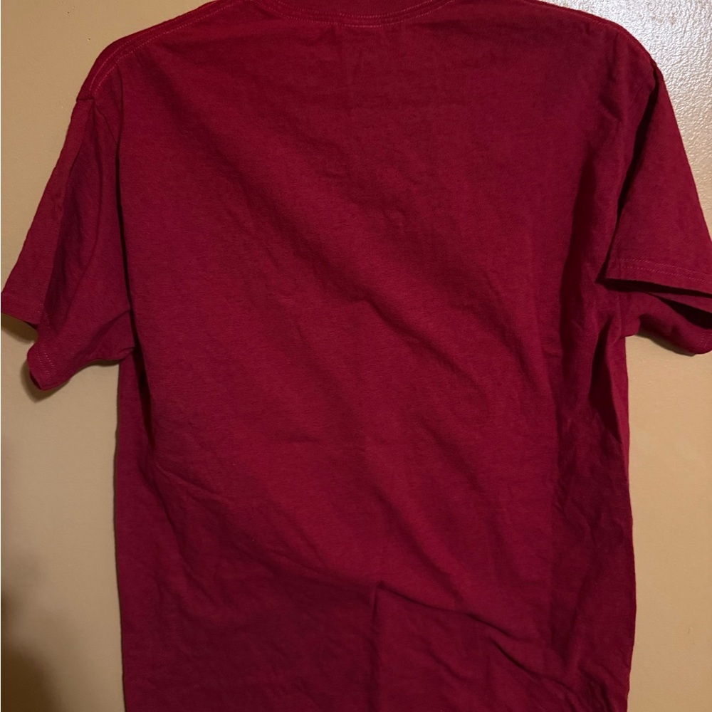 Gildan Rich Red Graphic T-Shirt Meduim - Picture 5 of 5